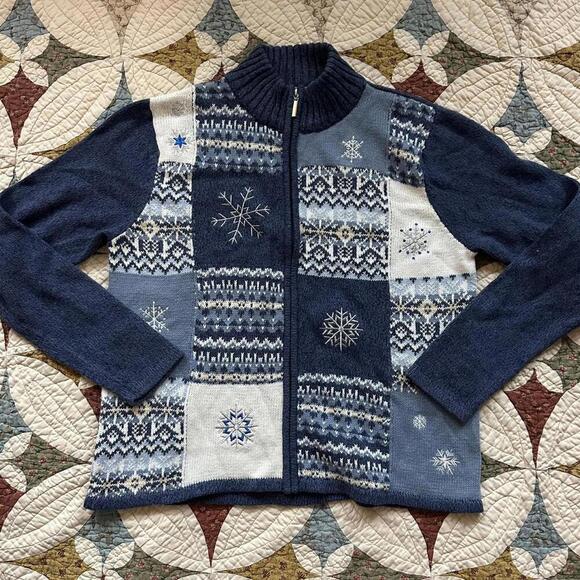 Sweaters - Whimsical Vintage 90s cozy winter snowflake zip patchwork cardigan size M